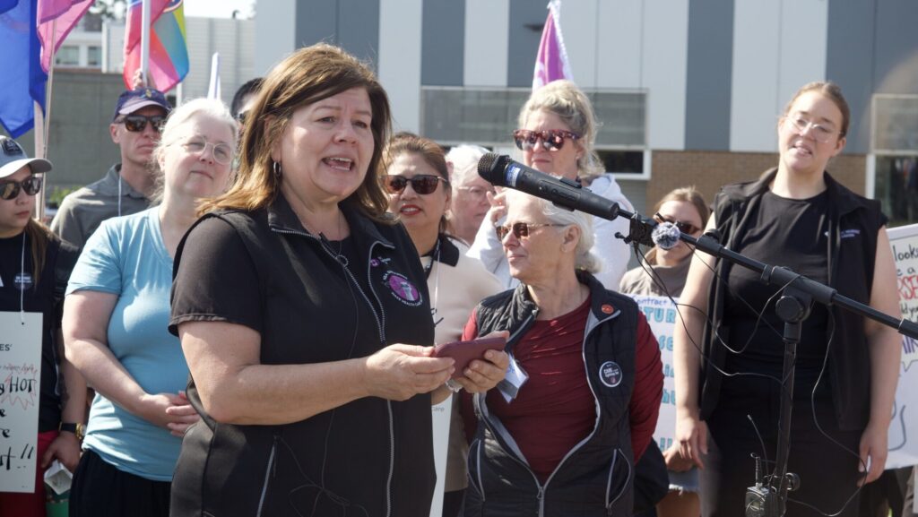 B.C. Nurses’ Union sets up picket line at Nanaimo hospital