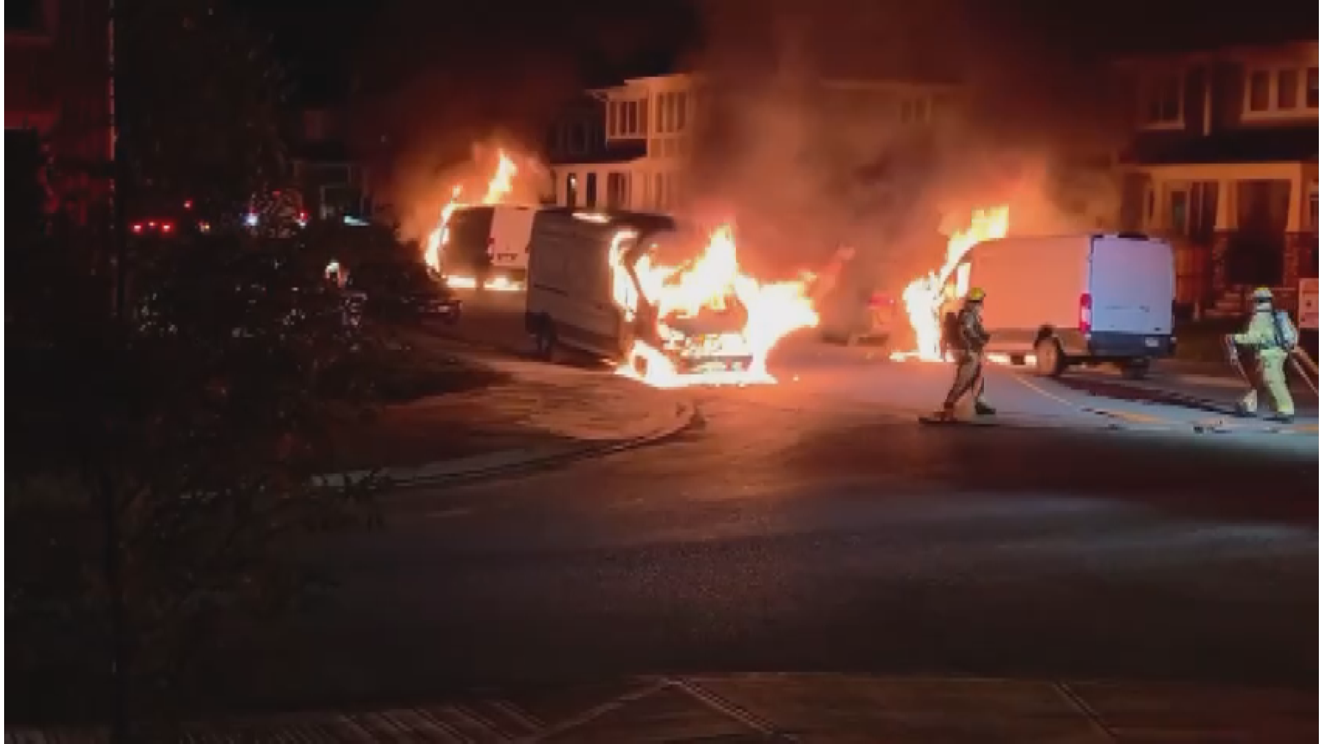 Calgary police arson unit investigating suspicious fire after vehicles found in flames