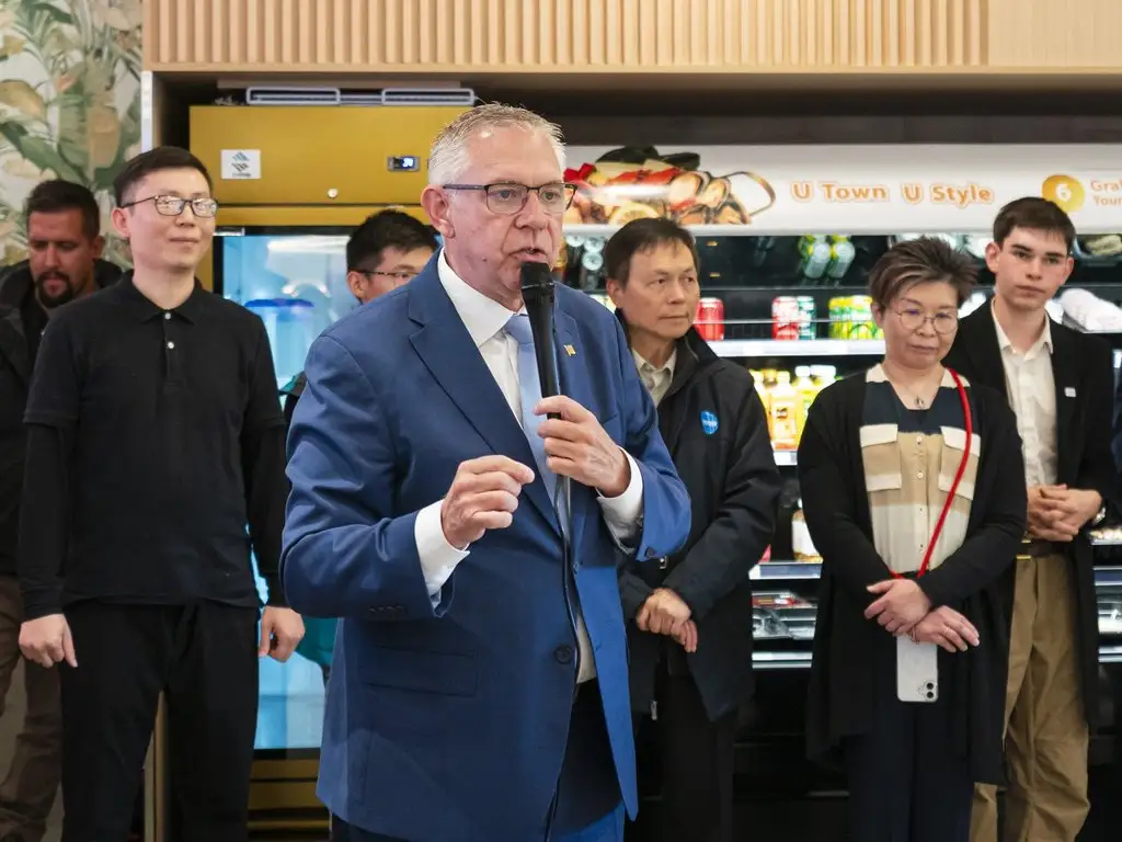 B.C. party leaders make campaign stop at Vancouver trade board ahead of election