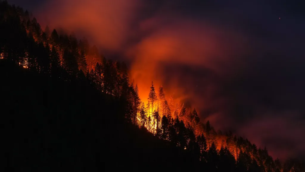 B.C. wildfires expected to pick up after weather-induced lull on the weekend